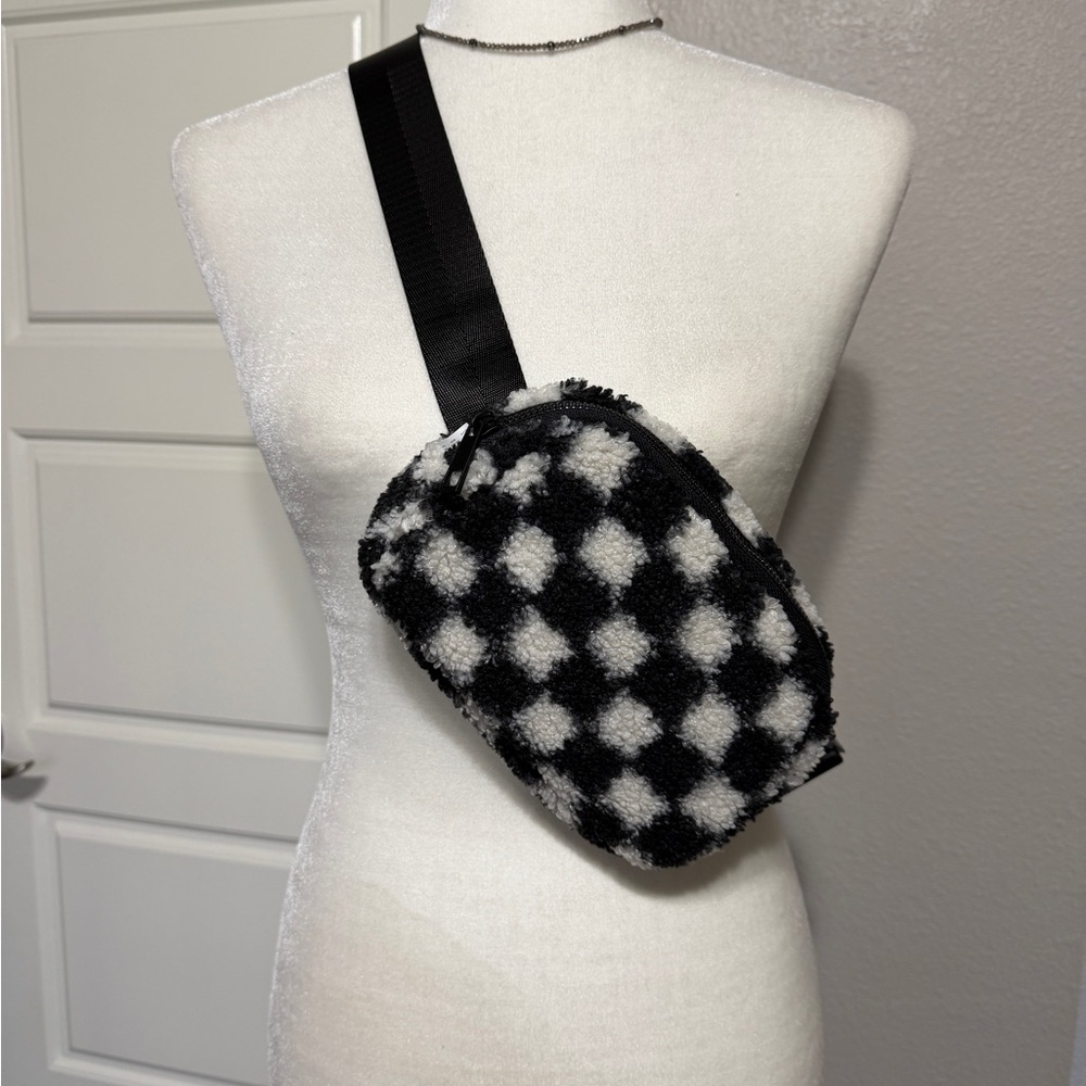 Checkered Crossbody/Fanny Pack Bag - Picture 1 of 2